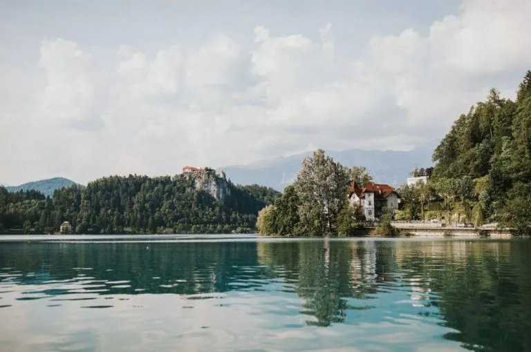 Blejski grad iz jezera
