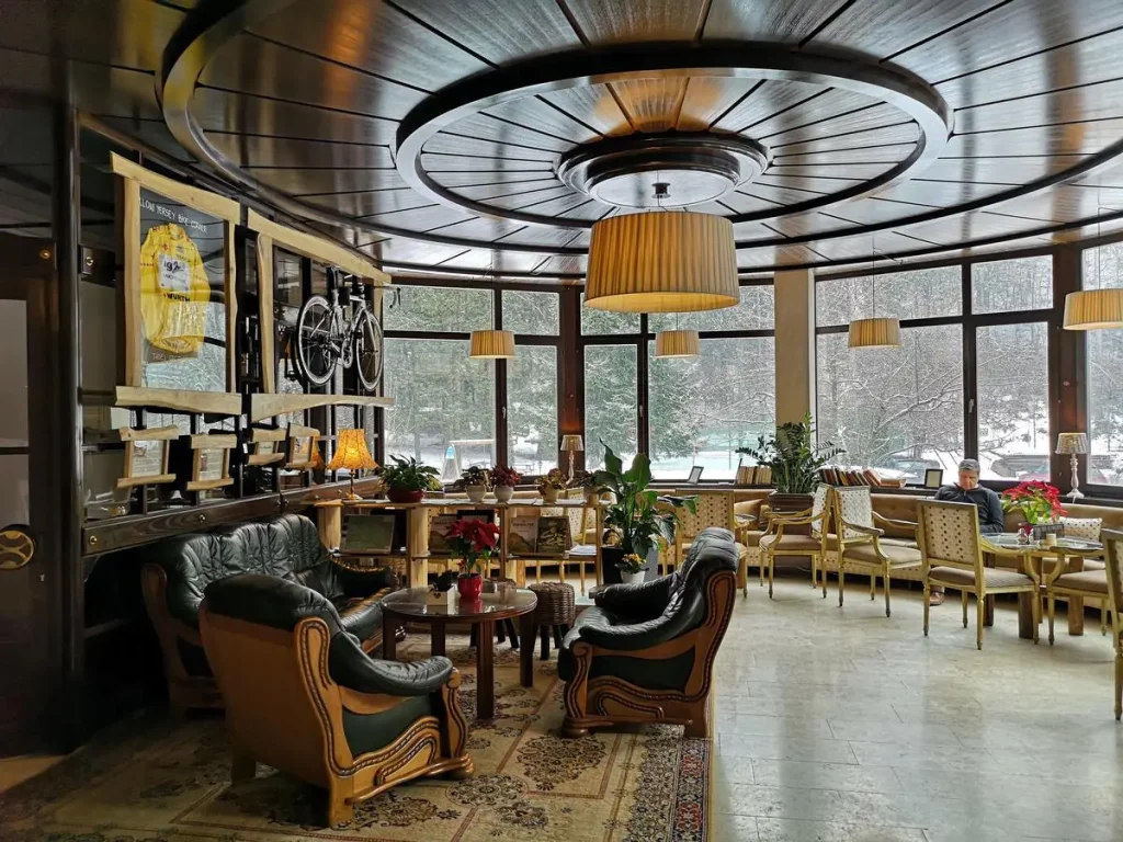 Hotel ribno dinning room