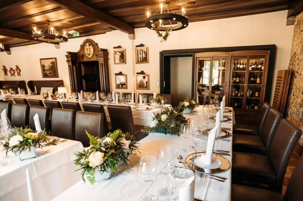 postavitev miz otocec