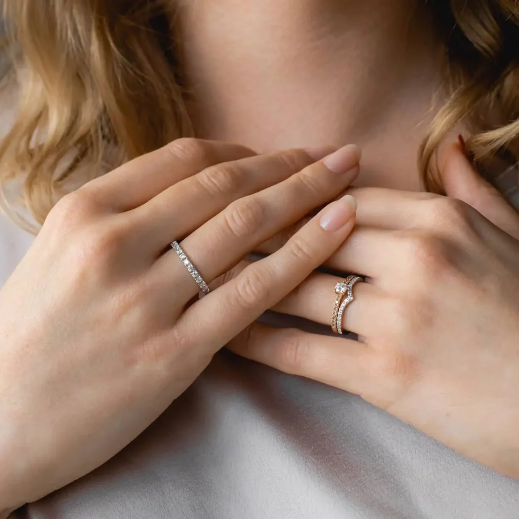 Strle rings on woman