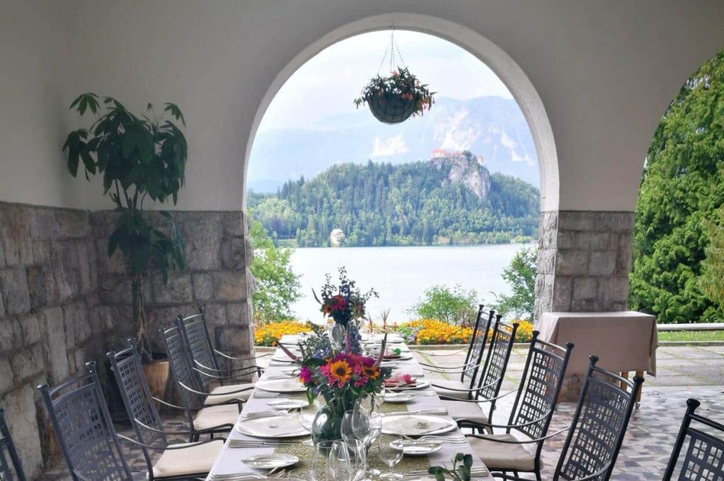 déjeuner de mariage dans la villa Bled