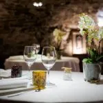 Zemono postavitev miz