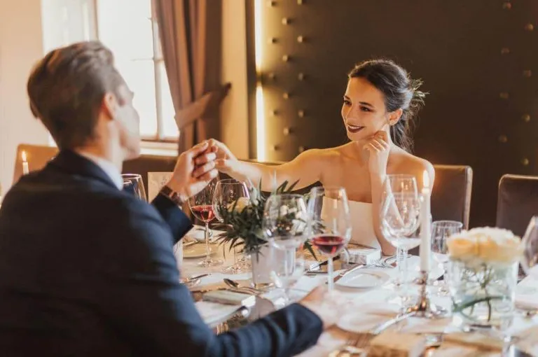 zenin in nevesta ob vecerji otocec